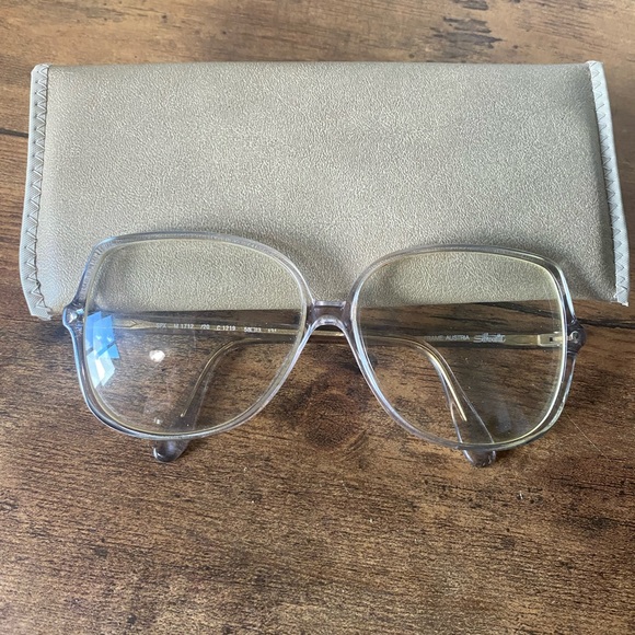 Old frames - Picture 2 of 4